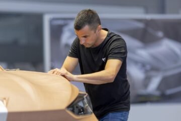 Carlos Arco, modelador de coches en Seat: “Mi oficio es muy desconocido para mucha gente y no creo que la inteligencia artificial pueda hacerlo”