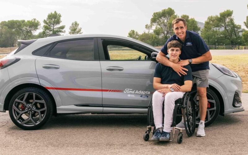 El hijo de Nani Roma estrena el primer Ford adaptado de España que incorpora un sistema de conducción sin manos