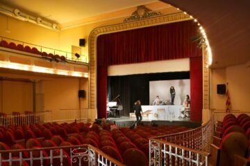 La junta del Teatre de Sarrià se lamenta en las redes de que “hay facturas pendientes de pago”