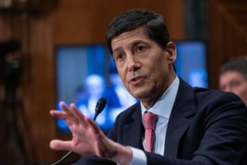 La Reserva Federal mantiene los tipos de interés pese a las presiones opuestas de Trump y la inflación