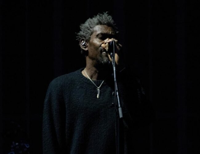 Massive Attack, vetados de Singapur tras sacar una bandera palestina en un concierto