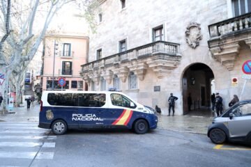 Condenados a cinco meses de cárcel seis jóvenes por realizar tatuajes vejatorios en la cara a un hombre con discapacidad en Mallorca
