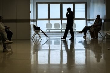 Las listas de espera lastran la percepción de la sanidad pública: el 81% cree que el problema ha empeorado o sigue igual