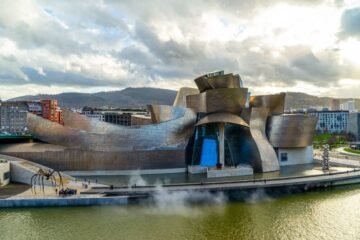Se buscan las maravillas contemporáneas del mundo y puedes elegir: el Guggenheim Bilbao podría ser la primera de España