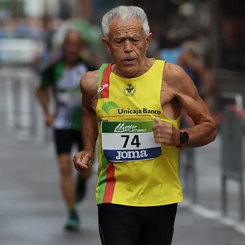 Juan López, 82 años: «No duraba ni un minuto corriendo cuando empecé tras la jubilación, y ahora hago maratones»