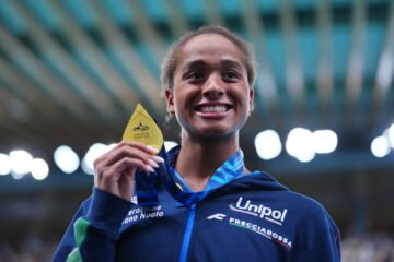 La italiana Sara Curtis bate el récord mundial de espalda en siete centésimas