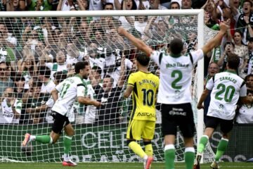 La vuelta del Racing a Primera: un Delorean en la Gradona, una cátedra de Canales y un empate ante el Villarreal