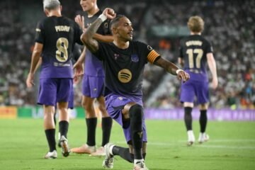 El Barça estrena la Liga sin 9 pero con una cómoda goleada al Elche gracias a Raphinha y Fermín