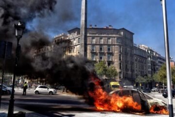 Lluís Mendo, bombero: “Cuando se incendia un coche nuevo, la mezcla de gases y partículas es potencialmente más tóxica que la de los vehículos de hace unas décadas”