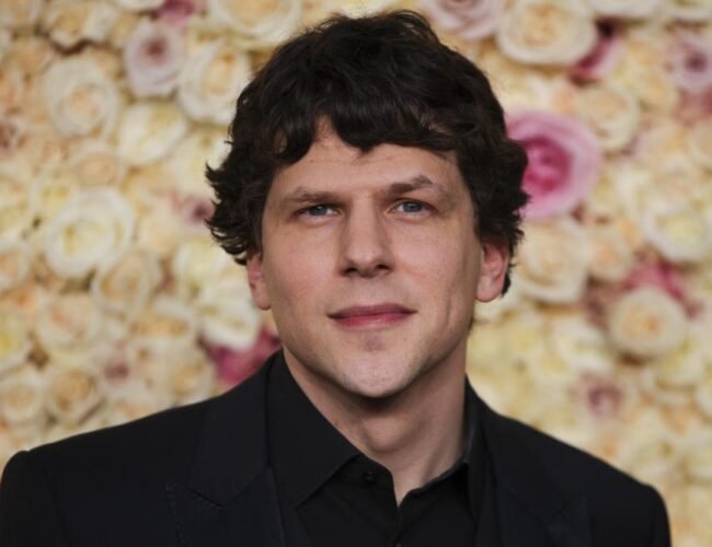 ‘The debut’, de Jesse Eisenberg, y otros cinco filmes, se suman a la carrera por la Concha de Oro