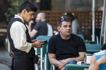 Los ingresos del empresariado catalán crecen tres veces más que los salarios en un lustro, según UGT