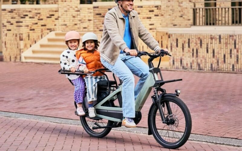 La polivalente bici eléctrica de carga que se convertirá en la aliada para la vuelta al cole de las familias
