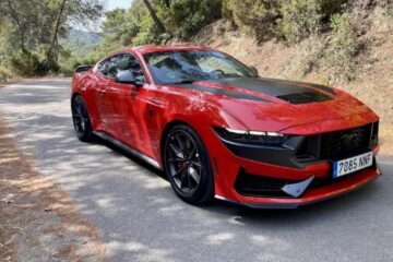 Mustang Dark Horse: la versión más radical del mítico deportivo americano demuestra que los motores V8 de gasolina siguen vivos