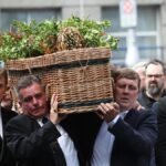 Interpretaciones de Bono y Eddie Vedder despiden a Glen Hansard en un emotivo funeral en la catedral de San Patricio