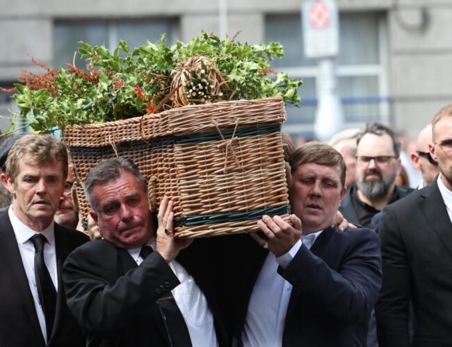 Interpretaciones de Bono y Eddie Vedder despiden a Glen Hansard en un emotivo funeral en la catedral de San Patricio