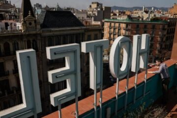 Perdido en la habitación de un hotel