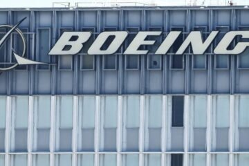 La FAA ordena inspeccionar 471 Boeing 737 MAX por riesgo de grietas estructurales