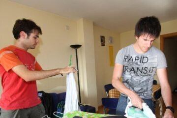 Barcelona contiene el precio de los pisos de estudiantes mientras se dispara en Madrid
