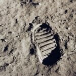 La simple huella de una bota en la Luna podría albergar vida terrestre