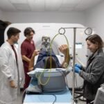 La enfermedad que causa la mayoría de los infartos se acumula en silencio en las arterias desde la juventud
