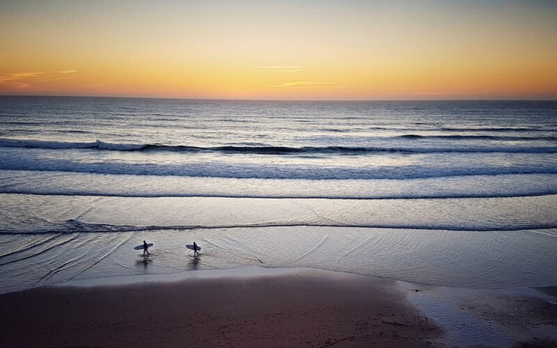 Pistas para un viaje de verano a Portugal: de las playas del Algarve a los azulejos de Lisboa