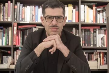 Las preguntas que Sócrates nos haría hoy para ayudarnos a vivir mejor, según el filósofo Eduardo Infante