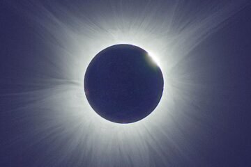 Tiembla, que viene el eclipse total de sol: del miedo al fin del mundo a la angustia por la radiación