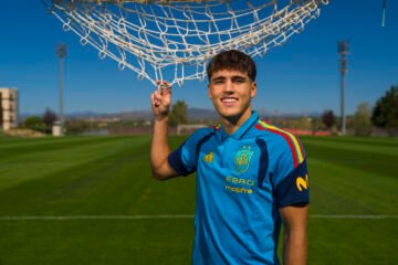 Pau Cubarsí: «Fuera del campo, Lamine y yo somos muy parecidos»