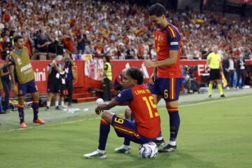 Con estos, con los otros y con los de más allá: una España llena de cambios despacha a Croacia sin despeinarse