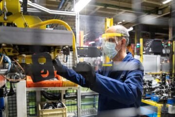 Jóvenes al rescate de empresas medianas