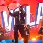 Los supporters de Love of Lesbian llenan la playa del Bogatell