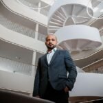 José Hernández, neurocirujano experto en longevidad: «Revertir el envejecimiento está cada vez más cerca en muchos niveles»