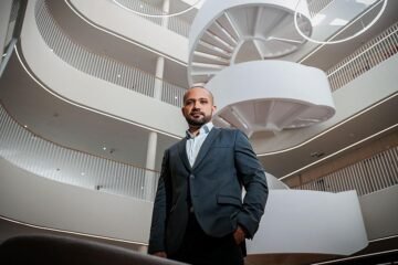 José Hernández, neurocirujano experto en longevidad: «Revertir el envejecimiento está cada vez más cerca en muchos niveles»