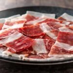 ¿Es bueno comerse la parte blanca del jamón serrano? Un experto gastronómico dicta sentencia