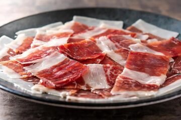 ¿Es bueno comerse la parte blanca del jamón serrano? Un experto gastronómico dicta sentencia