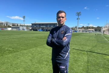 Luís Castro, el profesor que aprendió a ganar con ‘niños’: «Entre un jugador de 29 y otro de 19, al mismo nivel, juega el joven»