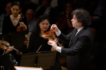 La liaison americana de Gustavo Dudamel y la New York Phil levanta al público de Barcelona